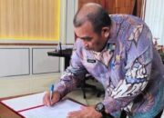 Sejumlah Pejabat Pemkab Buru Terima SK Plt