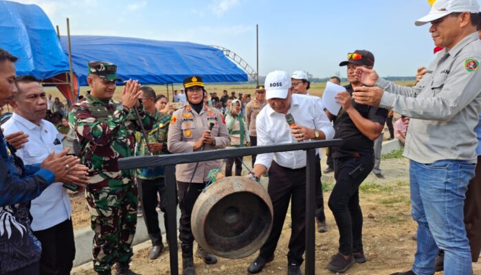 Bupati Kab Buru Ikram Umasugi S.E Meresmikan Irigasi Perpompaan Embung dan Dam Parit