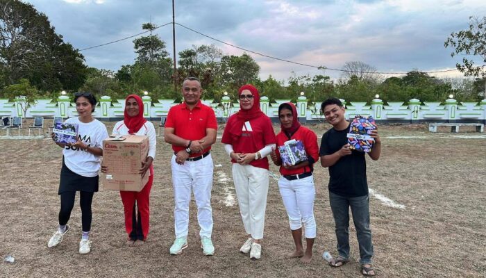 Bupati dan Ibu Mohra Ikram Umasugi Larut Dalam Semarak HUT RI ke – 81 Bersama Masyarakat