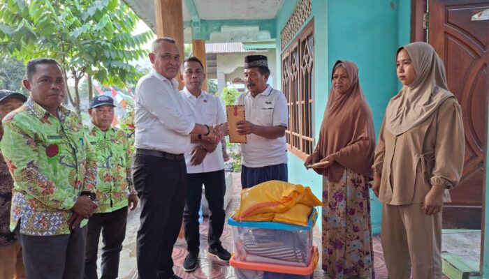 Peduli Terhadap Warganya Bupati Kunjungi dan Berikan Bantuan Kepada Korban Kebakaran